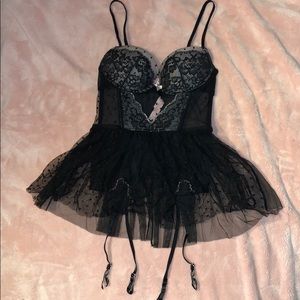 VICTORIAS SECRET-34B- Lace Babydoll Corset Garter